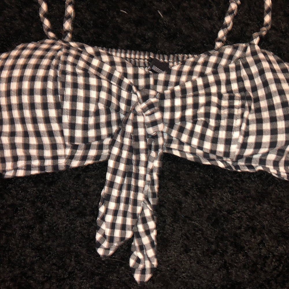 Cute checkered crop tie